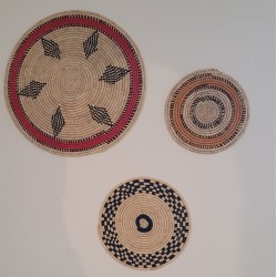 artisanat guinéen, Fouta, décoration murale, dessous de plat, fait main, déco africaine, fibres naturelles, art africain, Guinée