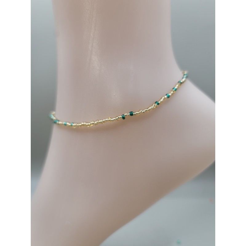 Chevillière artisanale en perles – Bijou de cheville été | Atelier d’Assi