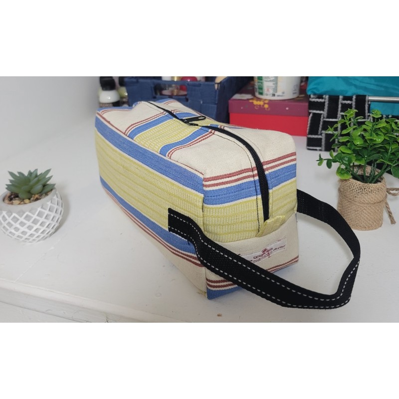 Trousse de toilette artisanale en tissu guinéen | Accessoire fait main