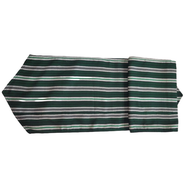 Chemin de table artisanal vert noir écru en coton tissé main de Guinée. Une pièce authentique et chaleureuse pour votre décorati