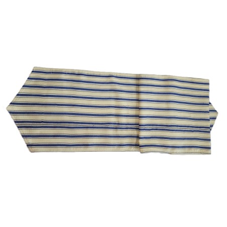 Chemin de table artisanal écru bleu indigo en coton tissé main de Guinée. Idéal pour une décoration élégante et authentique.