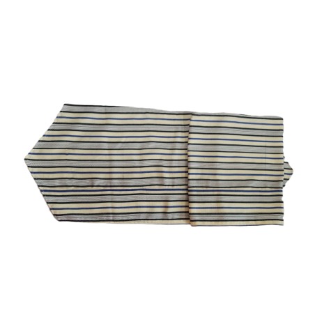 Chemin de table artisanal écru et bleu indigo en coton tissé main de Guinée. Une décoration élégante et authentique pour votre i