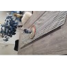 Chemin de table artisanal écru et bleu indigo en coton tissé main de Guinée. Une décoration élégante et authentique pour votre i