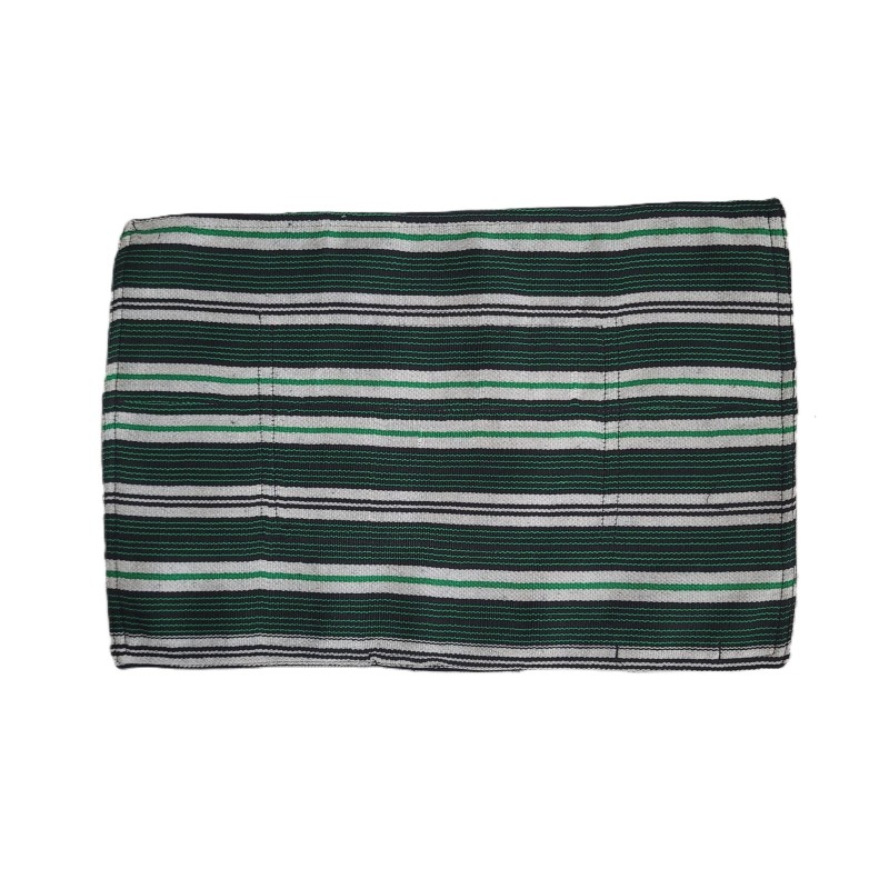 Set de table artisanal vert et écru en tissu tissé main de Guinée. Élégant, durable et parfait pour une décoration naturelle.