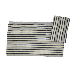 Set de table artisanal noir écru bleu en coton tissé main. Élégant, résistant et idéal pour une table authentique.