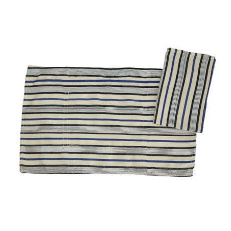 Set de table artisanal noir écru bleu en coton tissé main. Élégant, résistant et idéal pour une table authentique.