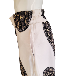 White Floral Wide-Leg Pants – Decorative Buttons | Atelier D’Assi