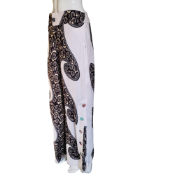 White Floral Wide-Leg Pants – Decorative Buttons | Atelier D’Assi