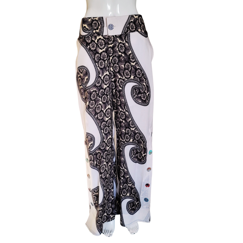 White Floral Wide-Leg Pants – Decorative Buttons | Atelier D’Assi