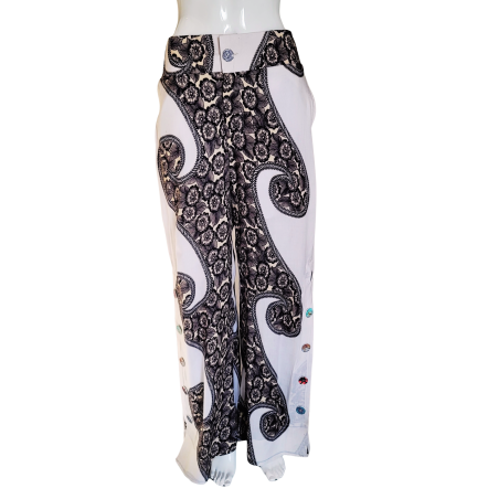White Floral Wide-Leg Pants – Decorative Buttons | Atelier D’Assi
