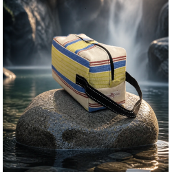 Trousse de toilette artisanale en tissu guinéen | Accessoire fait main