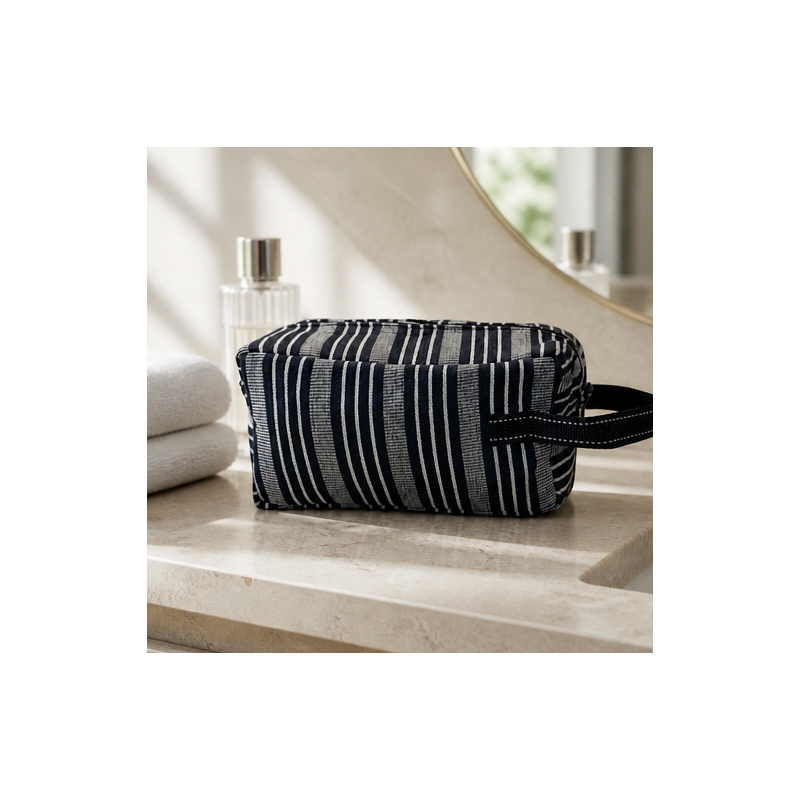 Trousse de toilette artisanale en tissu guinéen | Accessoire fait main