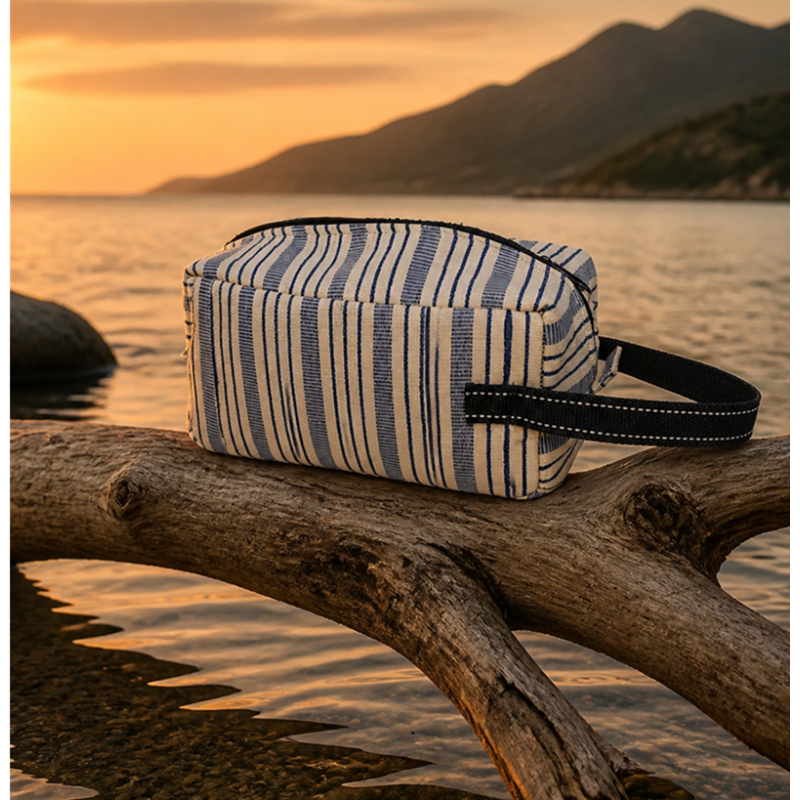 Trousse de toilette artisanale en tissu guinéen | Accessoire fait main